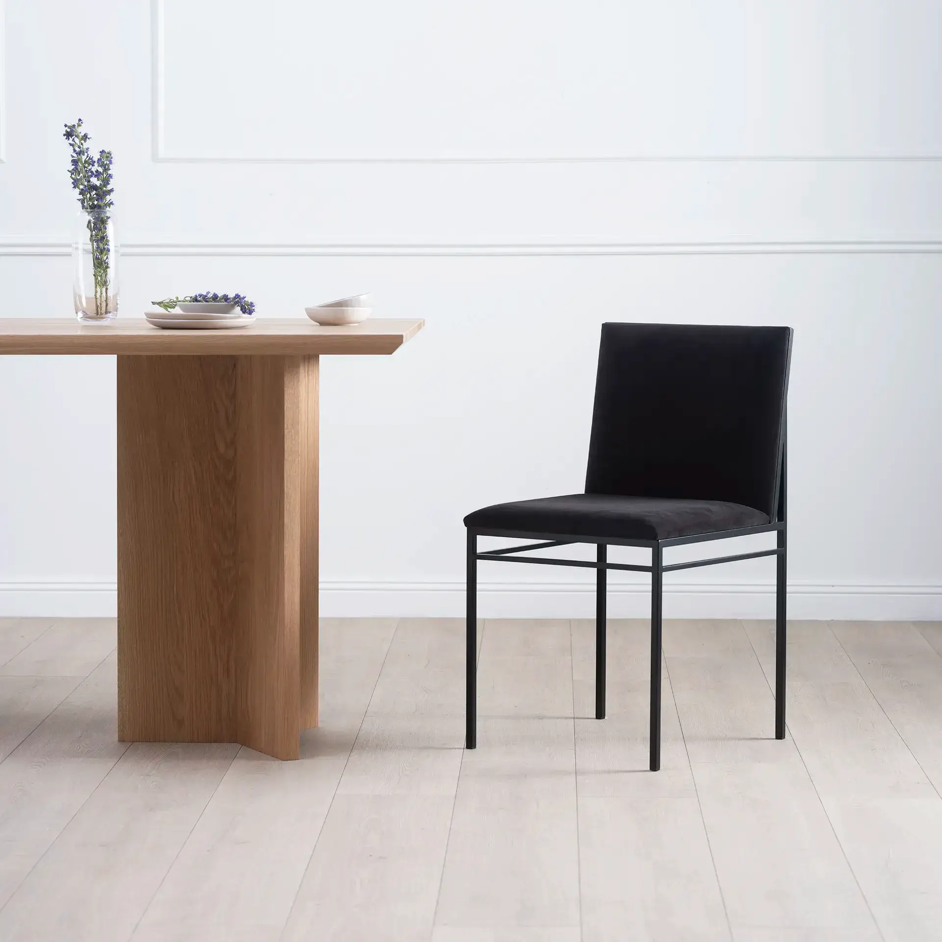Dining chair Bella  - Black Frame - Jade Black Velvet - Image 2