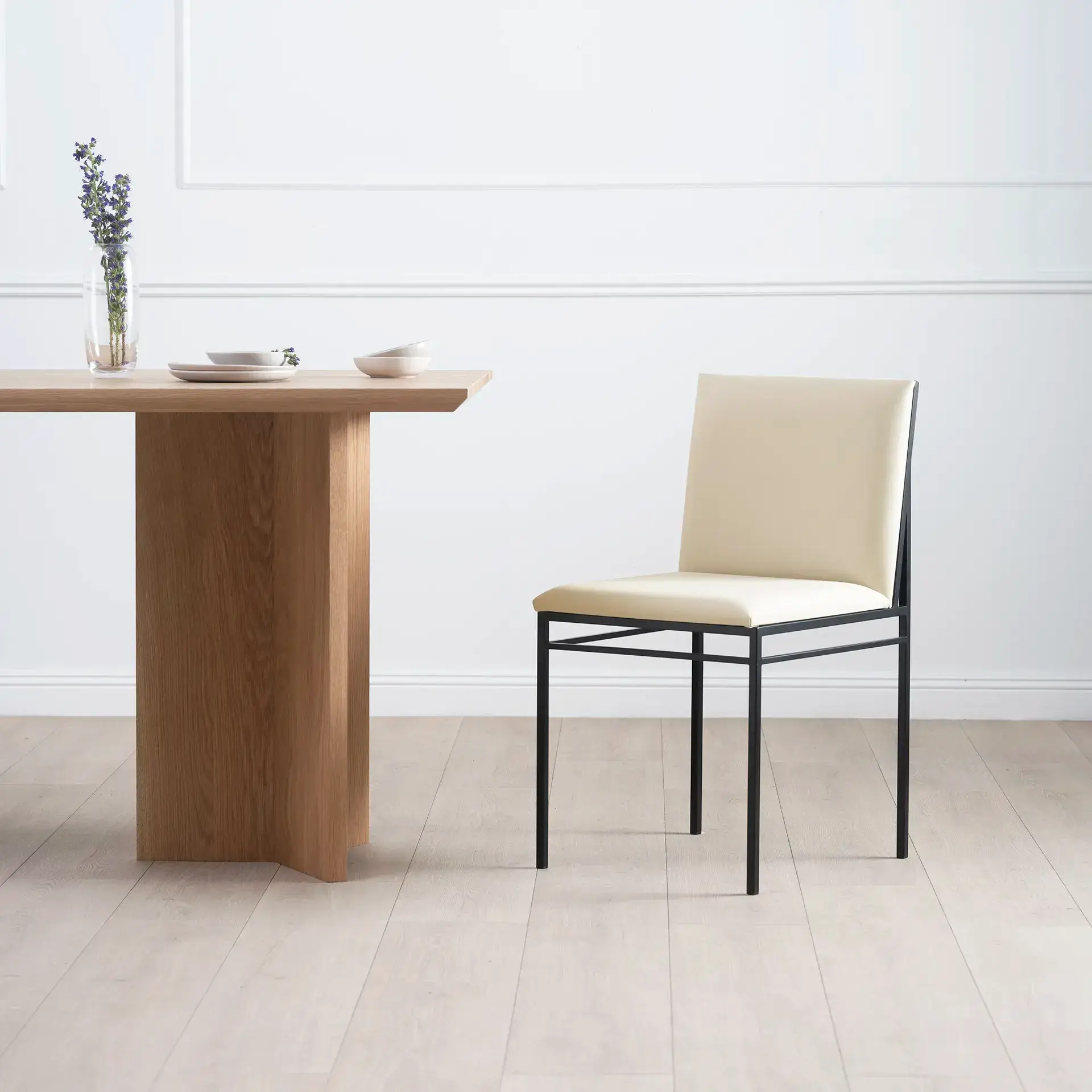 Dining chair Bella  - Black Frame - Sand Leather - Image 2