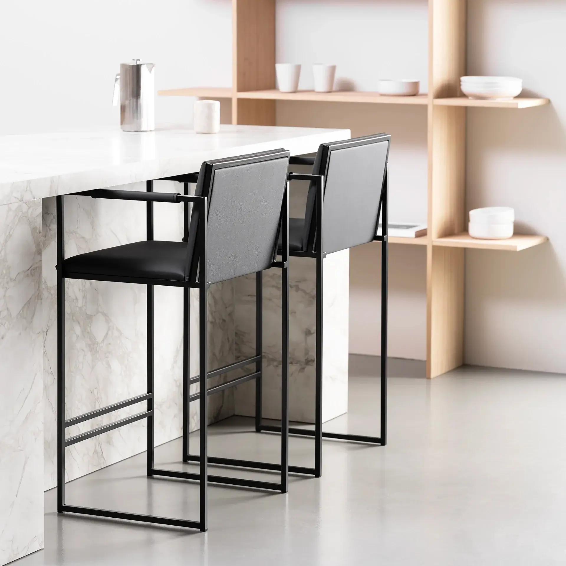 Bar Stool Bruno – Black – Jade Black Leather - Jade Black Armrest - Image 3