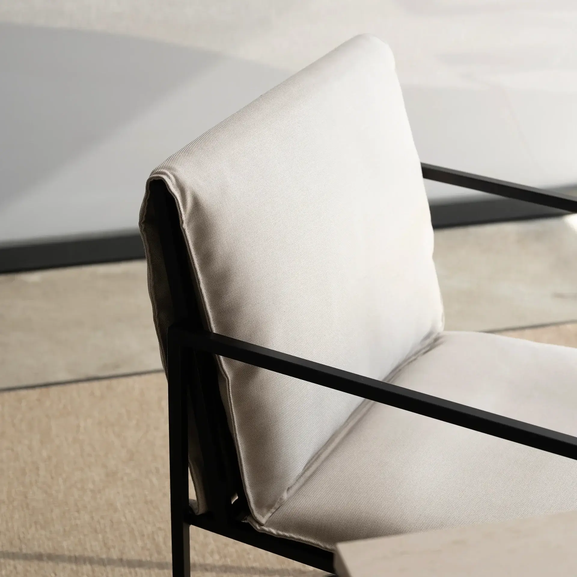 Outdoor chair Elsy  - Black - Marble Acrylic Cushion - Image 4