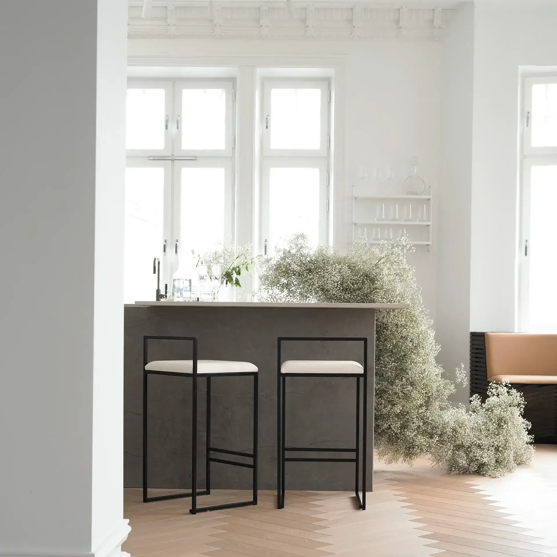 Bar Stool Freja – Black Frame – Ivory Leather Cushion - Image 7
