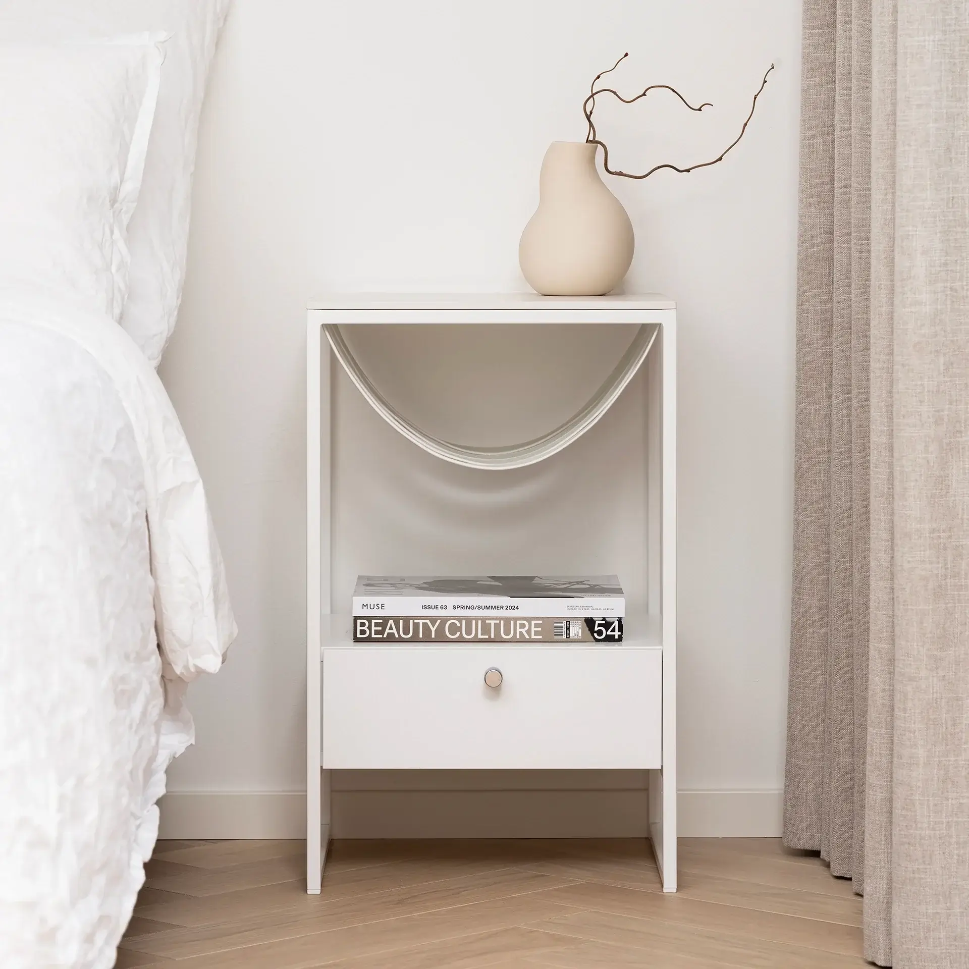 Bedside table Iris  - White - Ivory Leather Straps - Entzo dekton - Image 2
