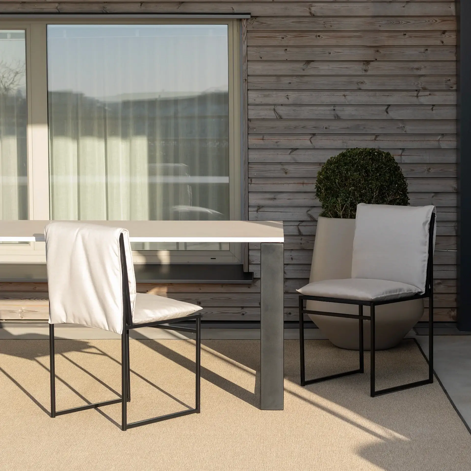 Outdoor chair Isa - Black Frame - Marble Acrylic Cushion - Image 3