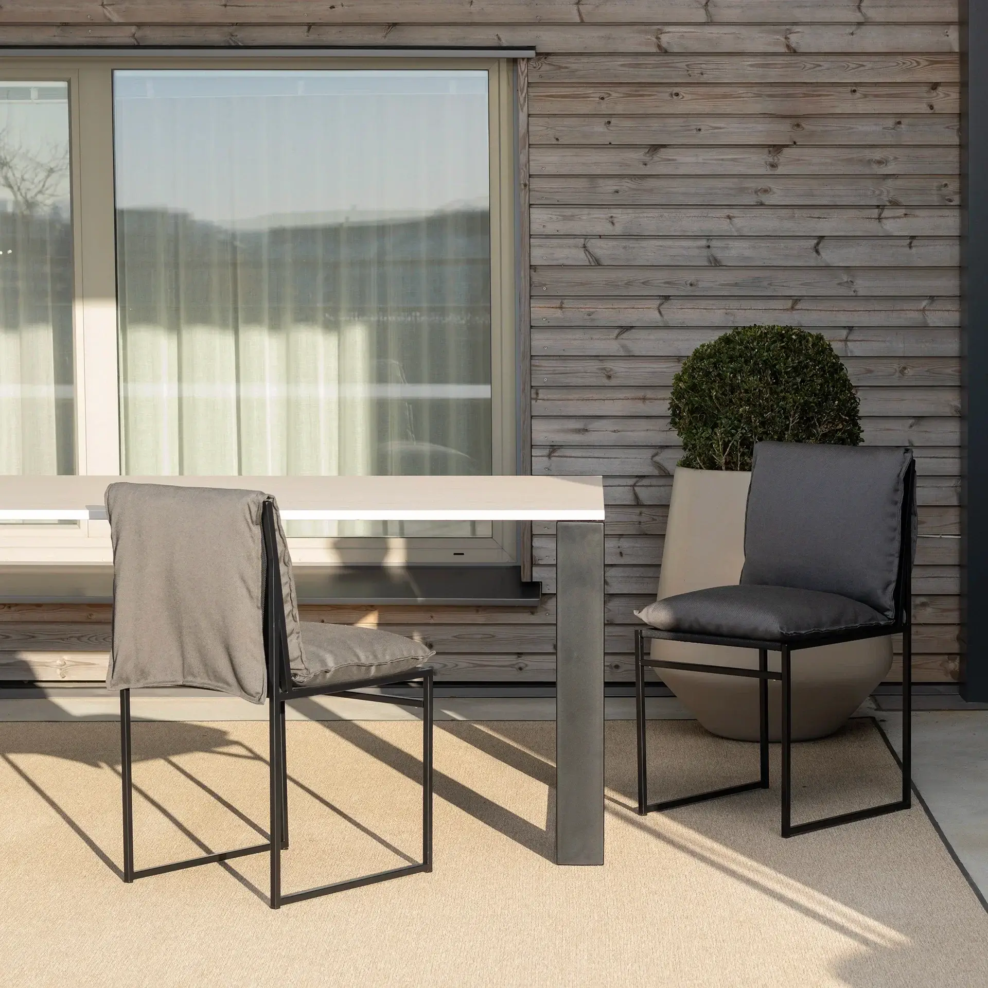 Outdoor chair Isa - Black Frame - Onyx Acrylic Cushion - Image 3