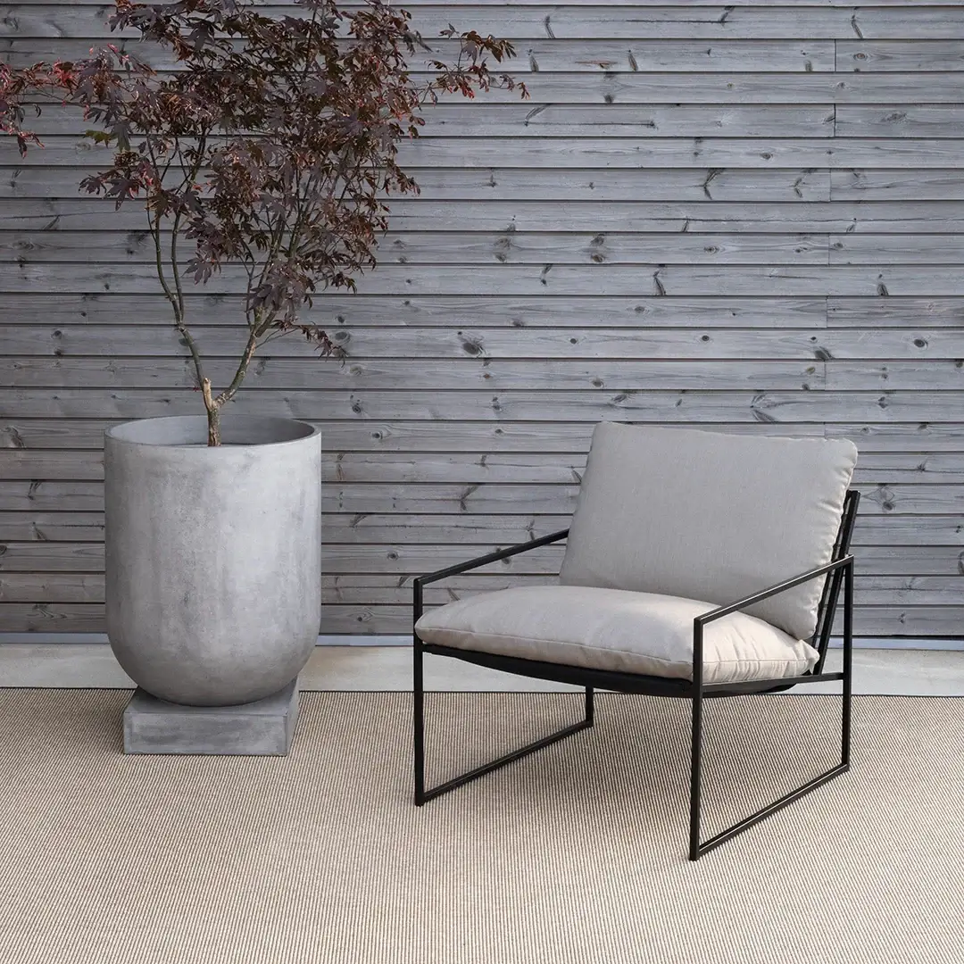 Outdoor lounge chair Kenny - Black Frame - Fossil Acrylic Cushion - Image 5