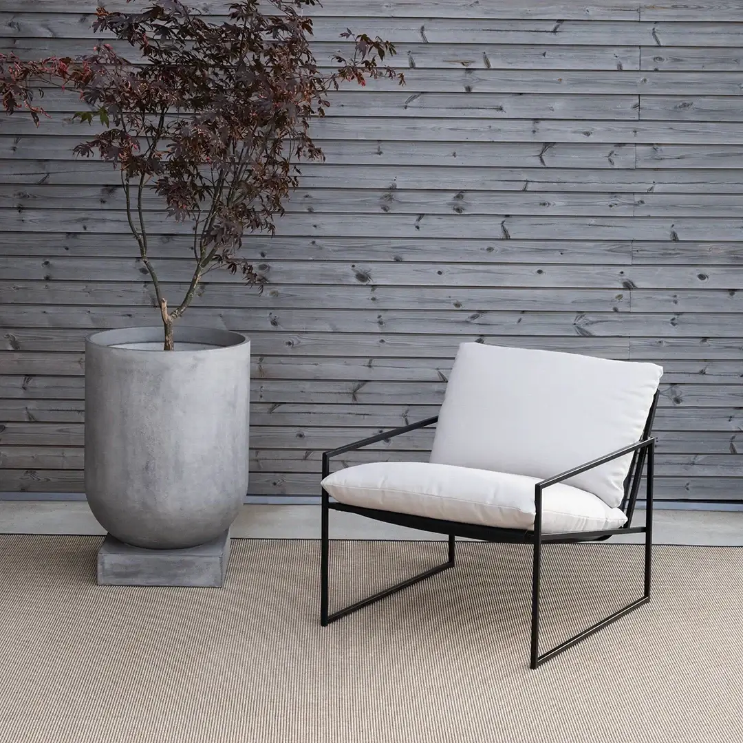 Outdoor lounge chair Kenny - Black Frame - Marble Acrylic Cushion - Image 5