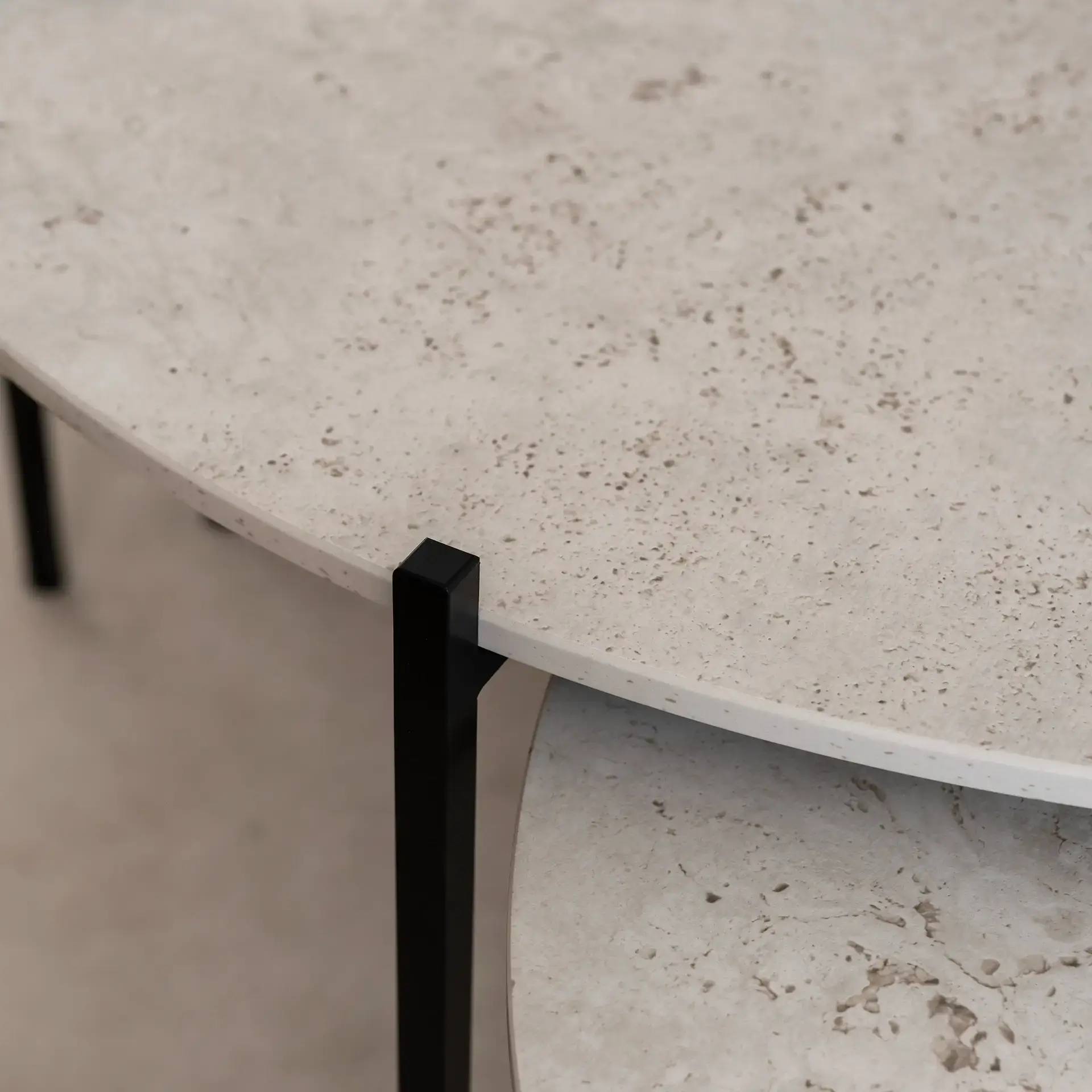 Coffee table Leo - Large set - Black Frame - Sabbia Dekton Top - Image 4