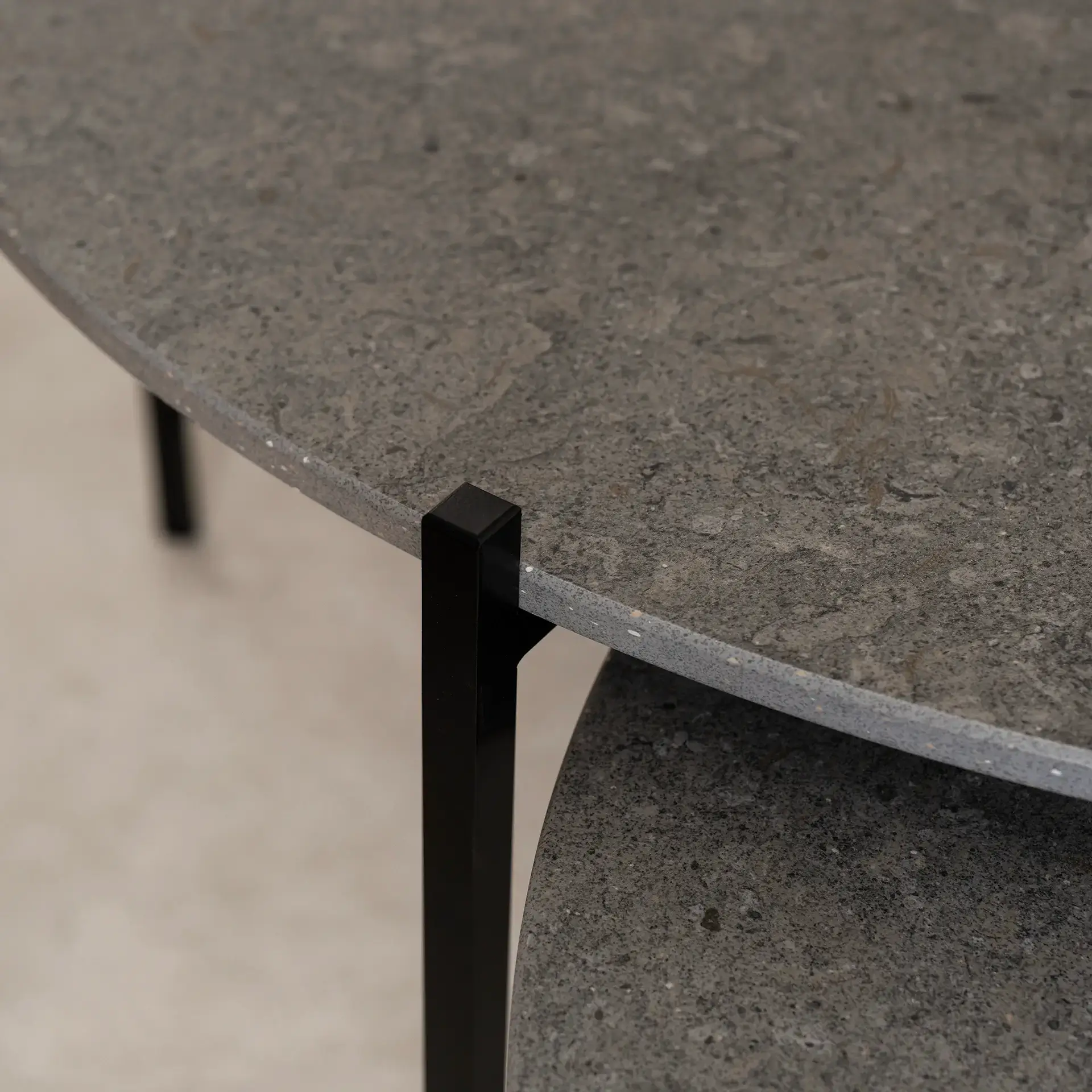 Coffee table Leo - Medium set - Black Frame - Grafite Dekton Top - Image 4