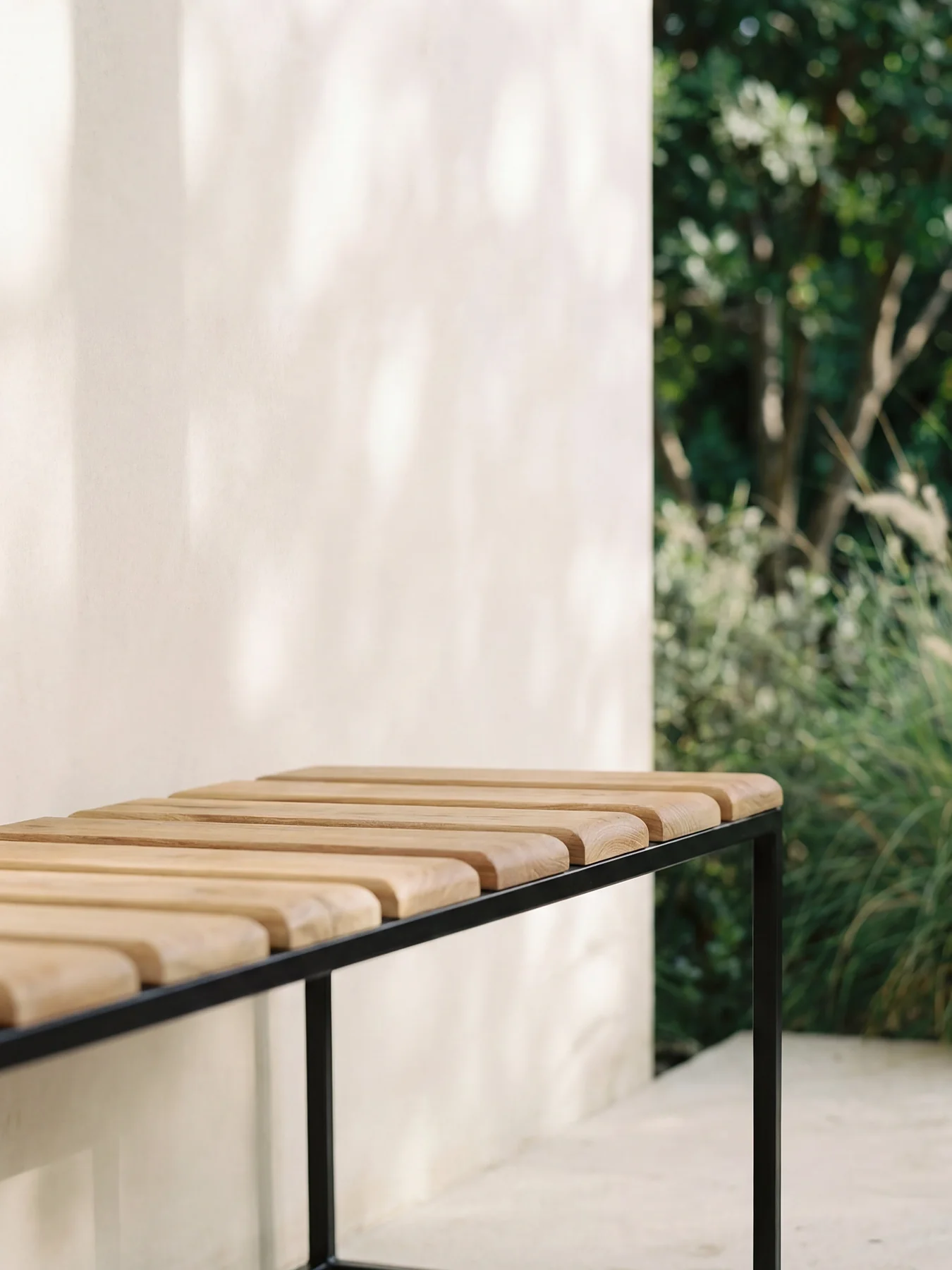 Garden Bench - Hedvig - Black Frame & Teak - Image 3