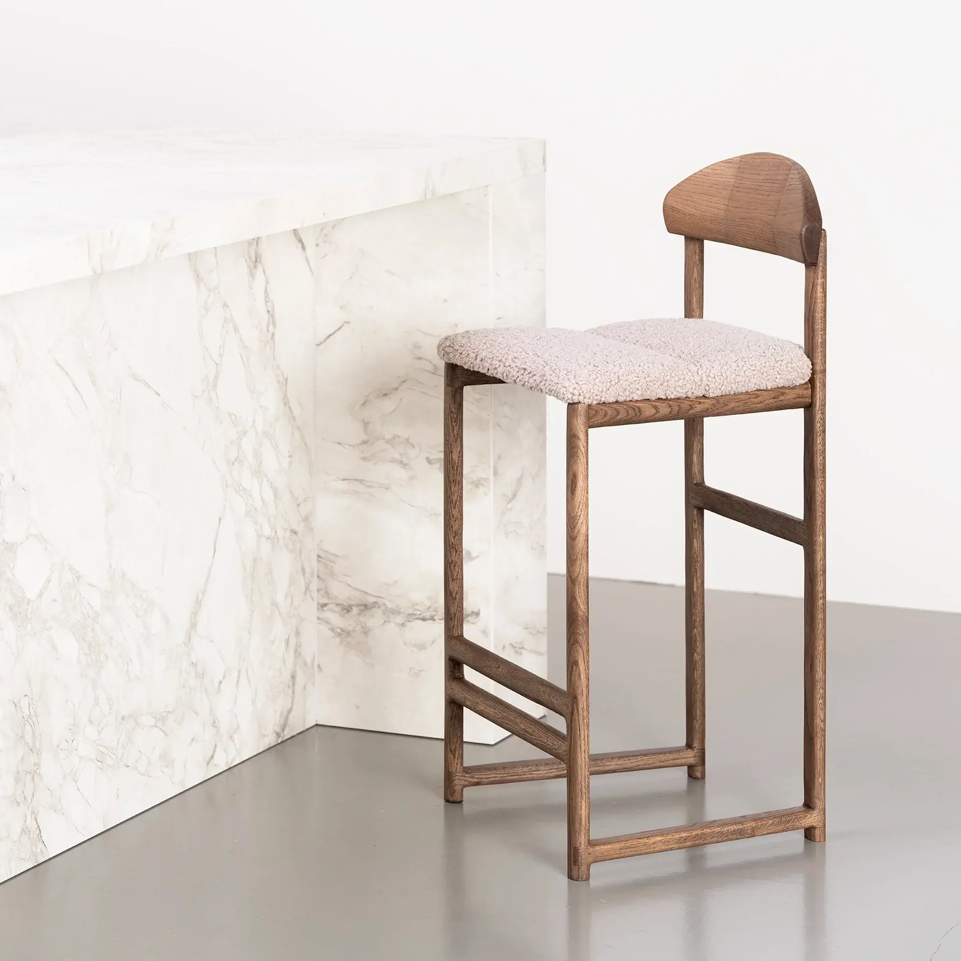 Oak Bar Stool Ted – Dark Oak – Greige Bouclé - Image 7